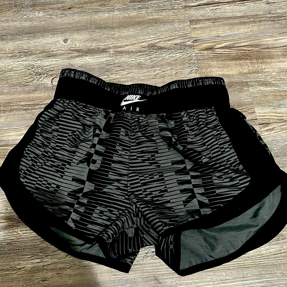 Nike dry fit athletic shorts. size small